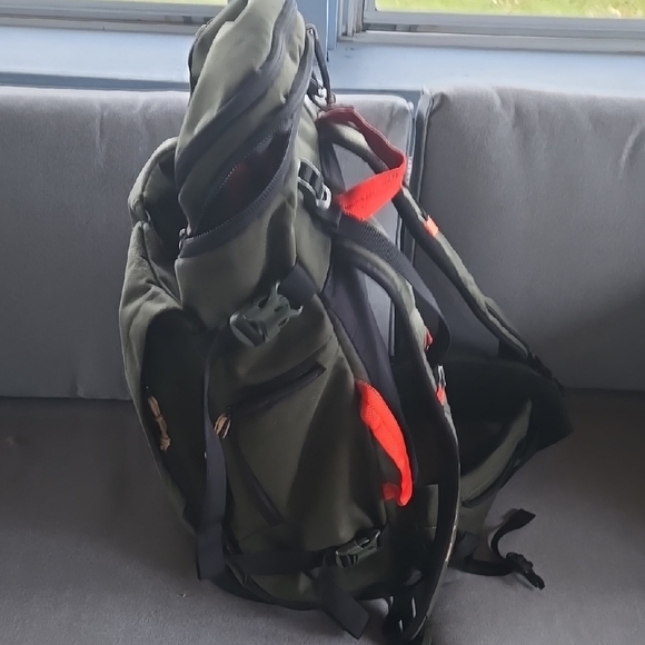 DAKINE Builder Backpack – Gently Used, Excellent Condition, Rugged & Versatile. - Picture 8 of 11